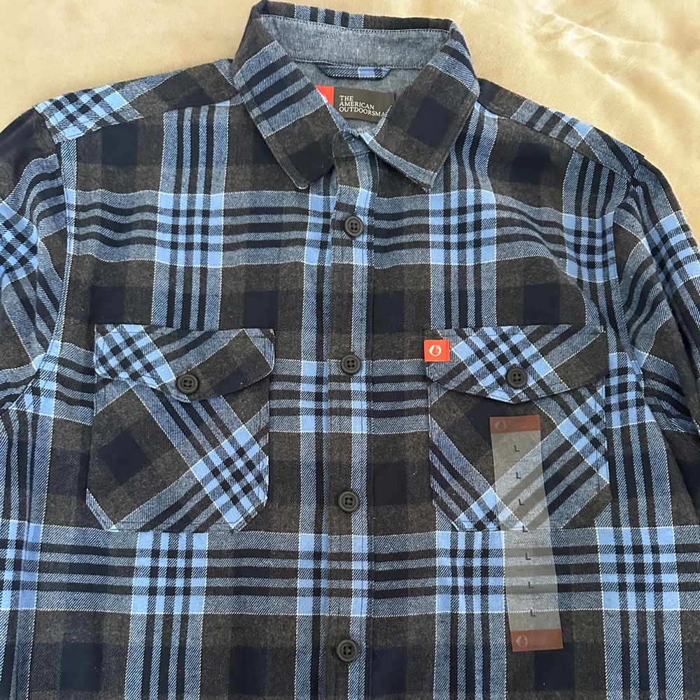 The American Outdoorsman Men's Checkered Shirt in Black and Blue Size Large
